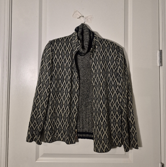 Geometric Patterned Women's Sweater - Picture 3 of 3